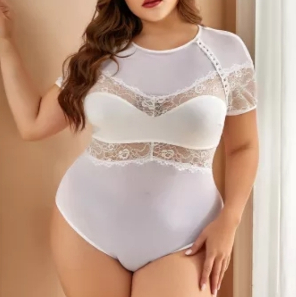 White Plus Size Lace Short Sleeve Bodysuit, 2X
